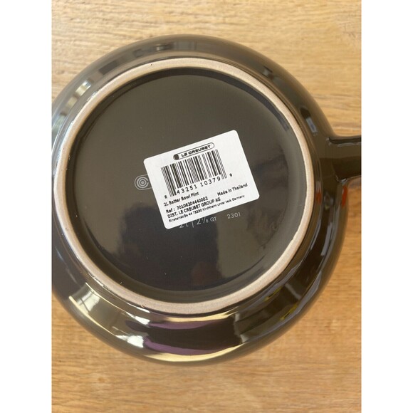 NEW Le Creuset Stoneware Batter Mixing Bowl 2 qt. Flint Gray - Picture 8 of 8